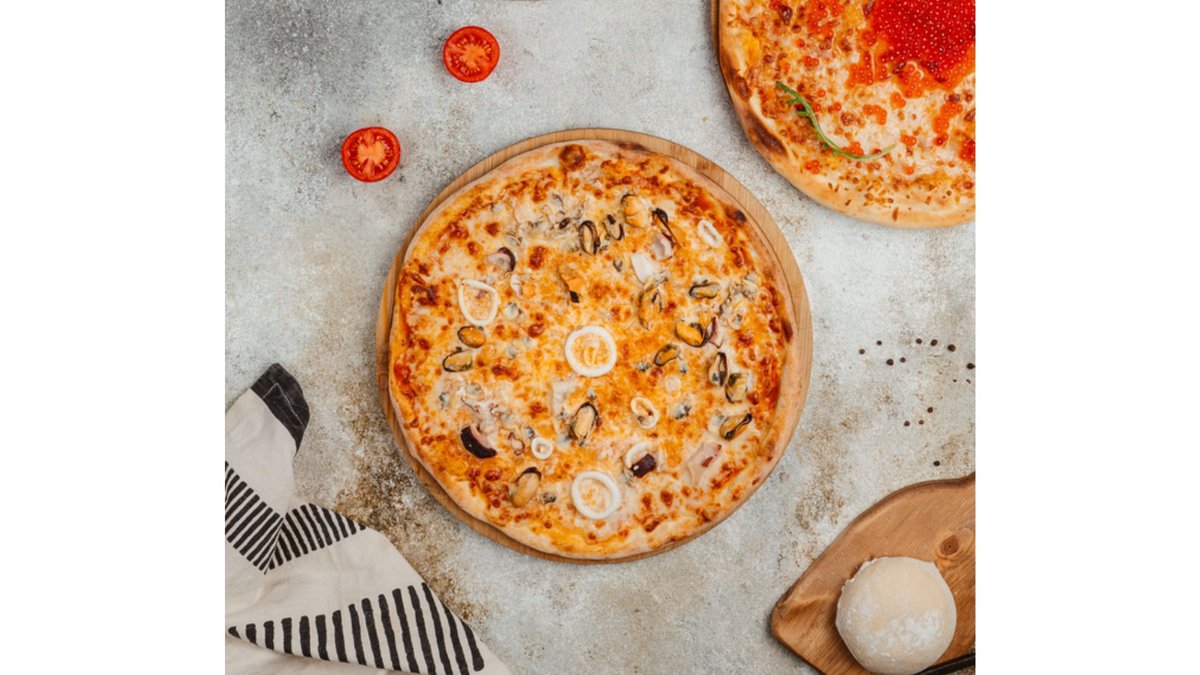 Seafood Pizza