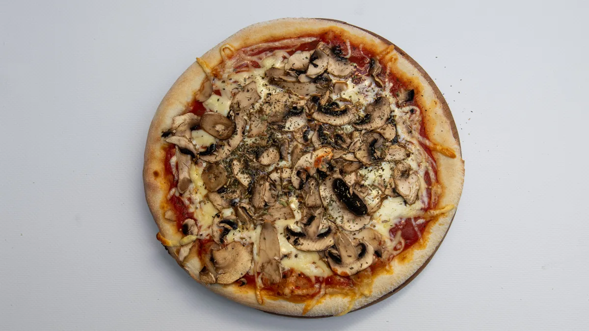 Funghi porodična pizza