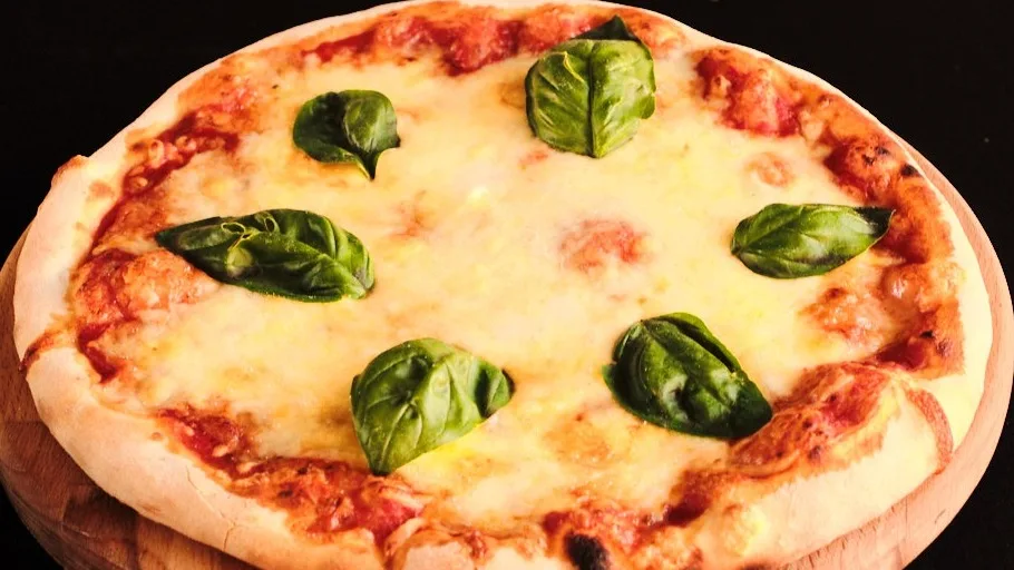 Margherita mala pizza