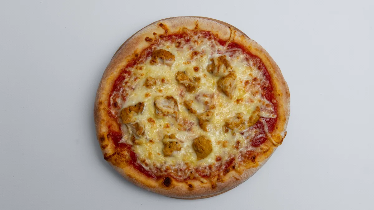 Pizza sa piletinom velika