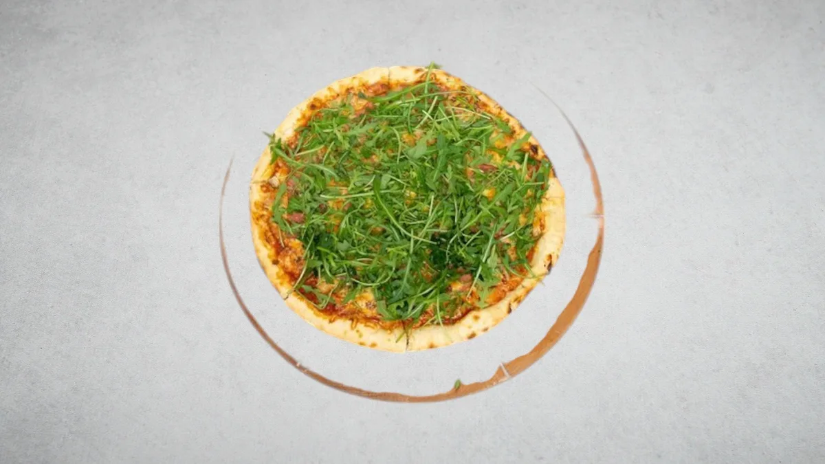Pizza sa rukolom mala