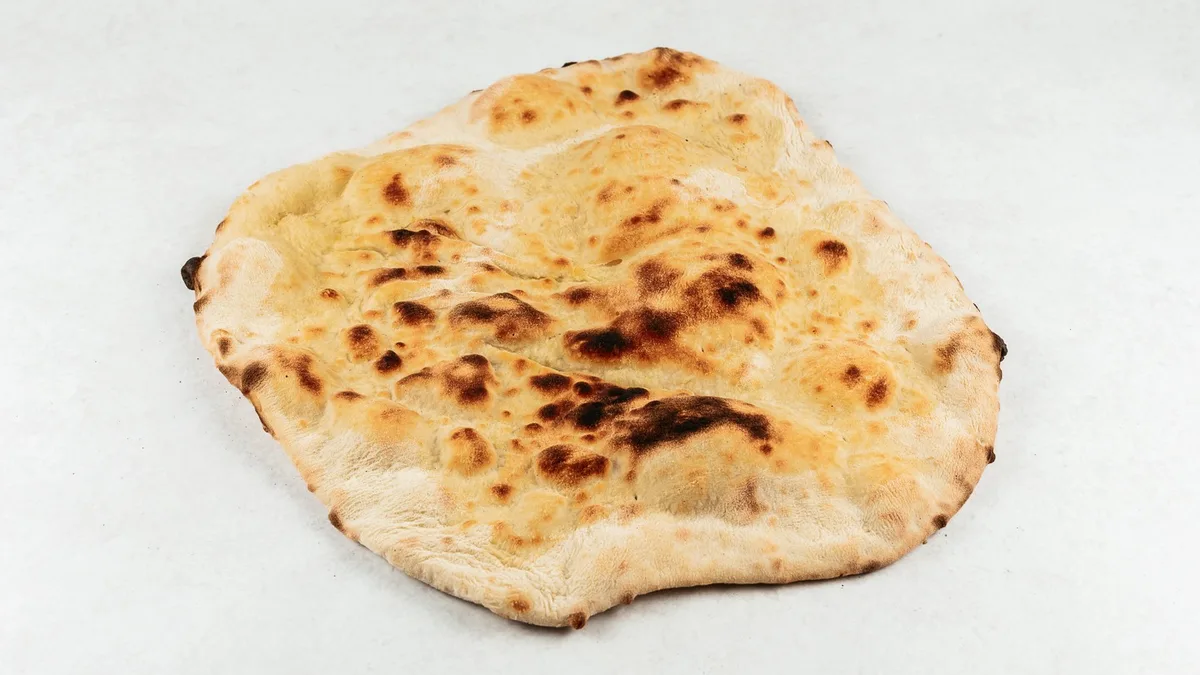 Tanka hrskava pogačica od pizza tijesta