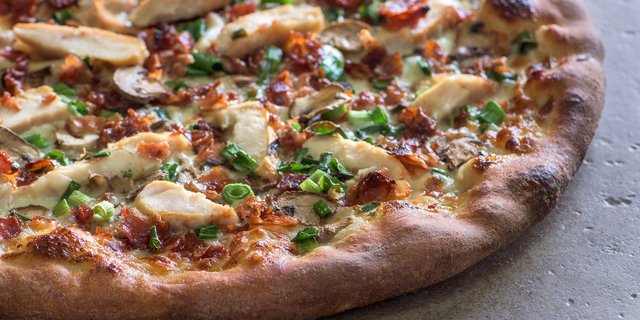 D'Lex Chicken and Bacon Pizza