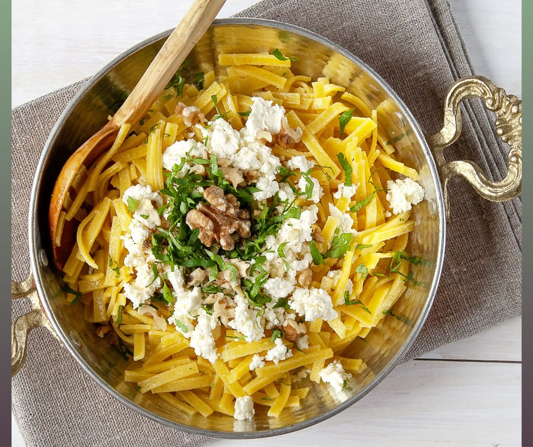 Eriste mit Weißkäse und Wallnüssen