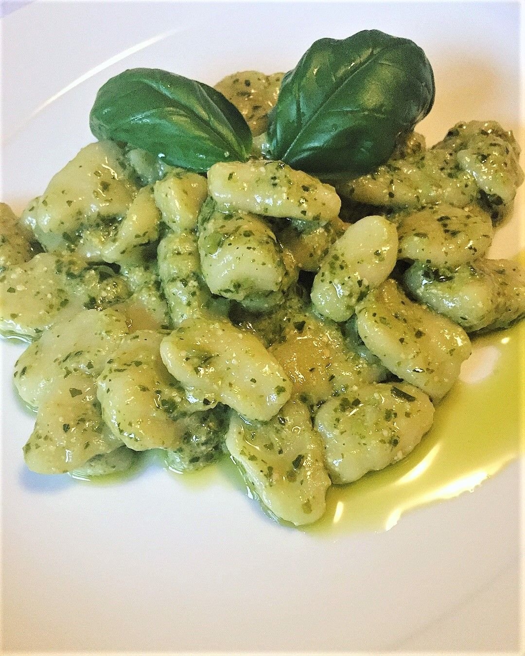 Gnocchi al pesto (V)