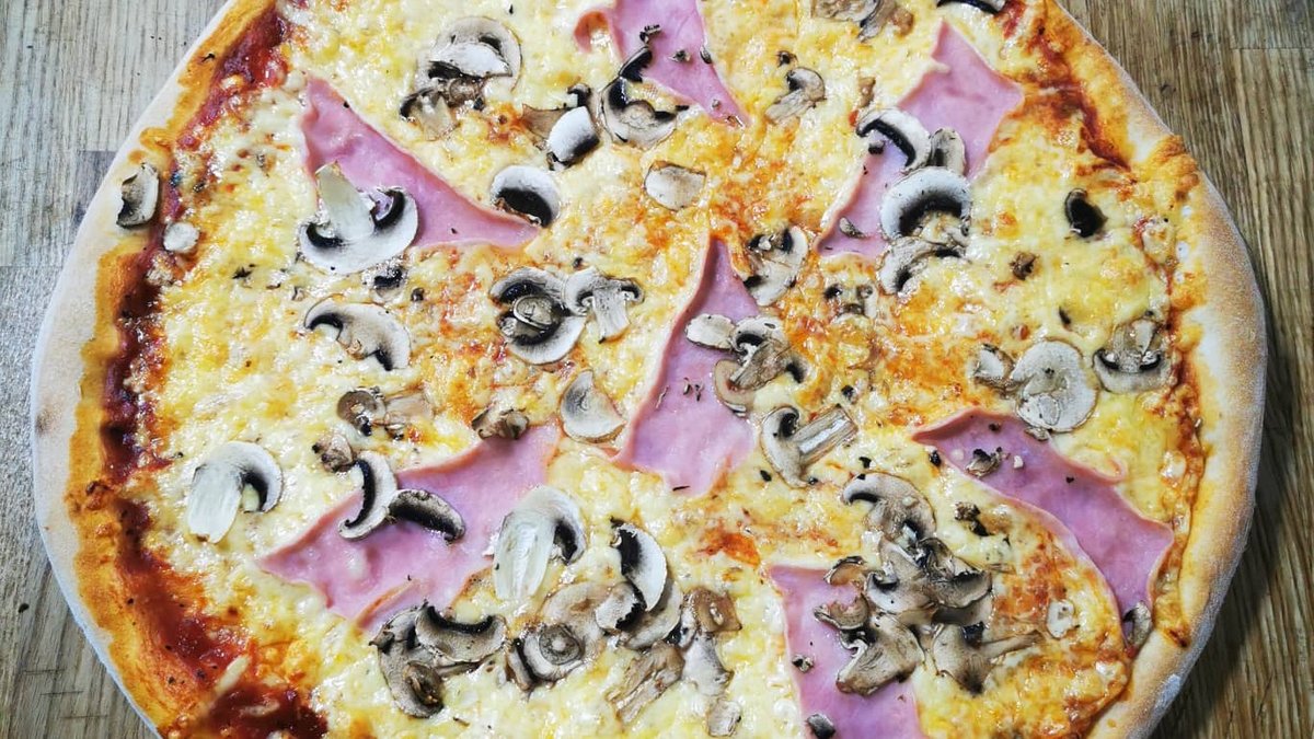 Pizza Prosciutto Fungi