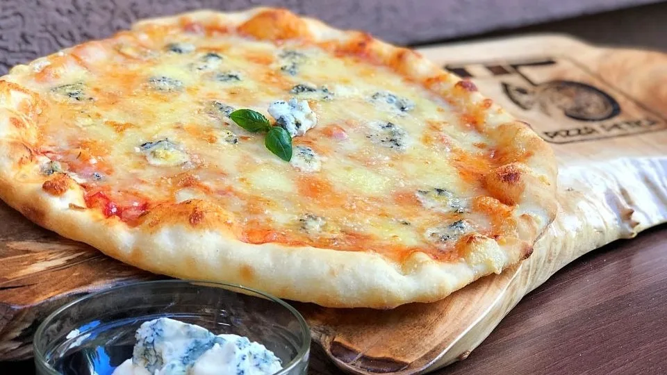 Pizza quattro formaggi 32cm