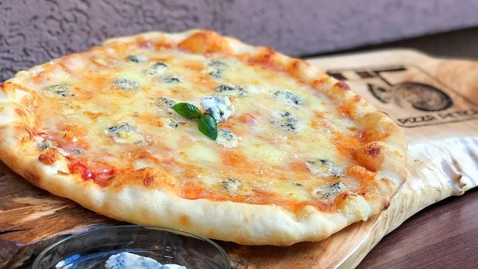 Pizza quattro formaggi 50cm