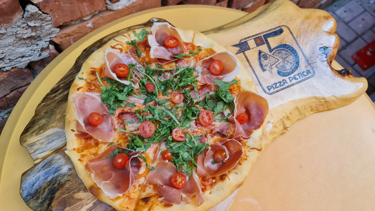 Pizza sa njeguškim pršutom 32cm