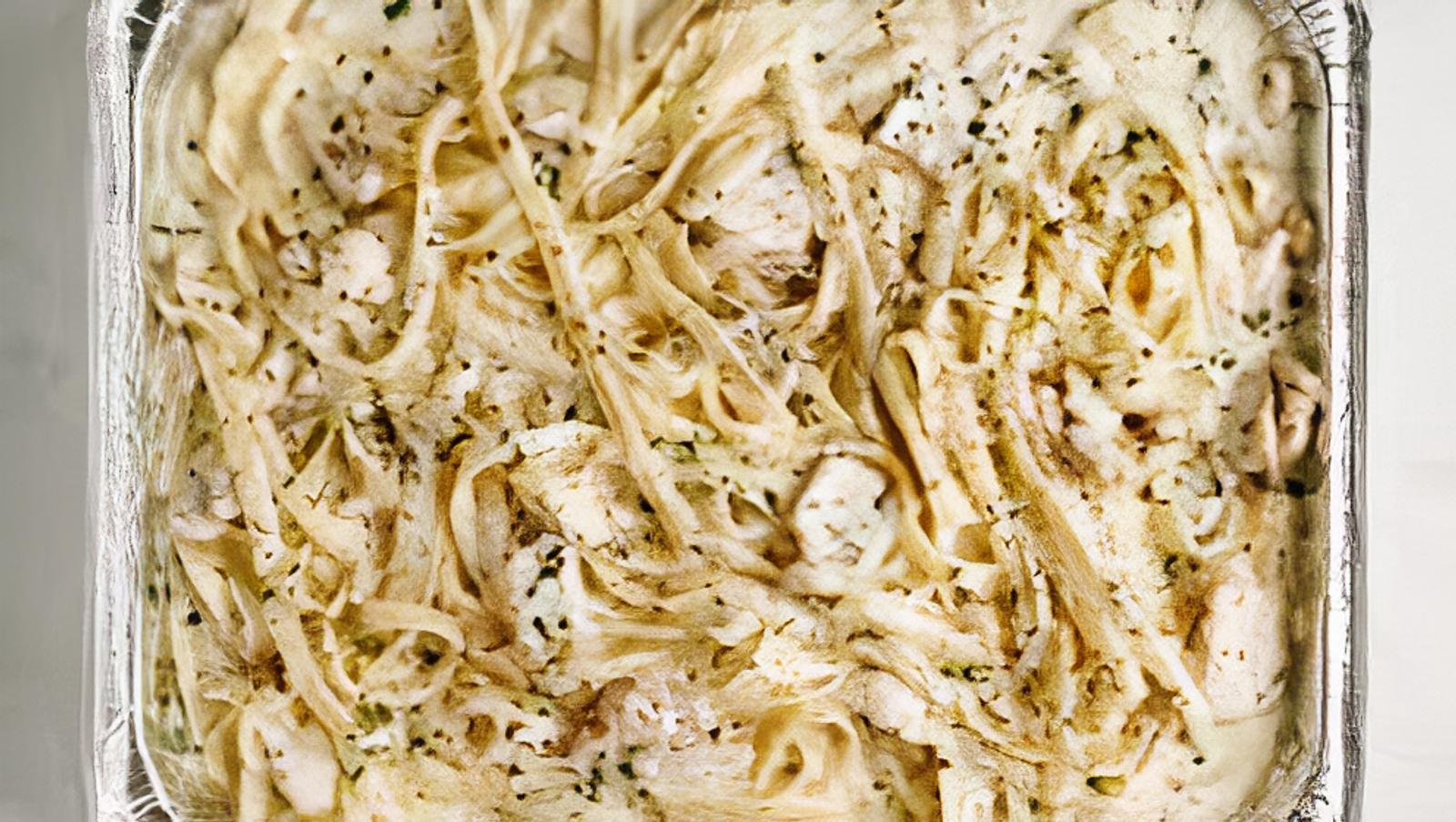 Fettuccine Alfredo Tray