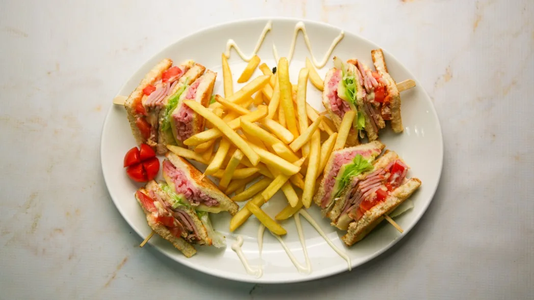 Club Sandwich with Chips