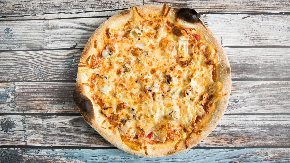 Tenger gyümölcsei pizza
