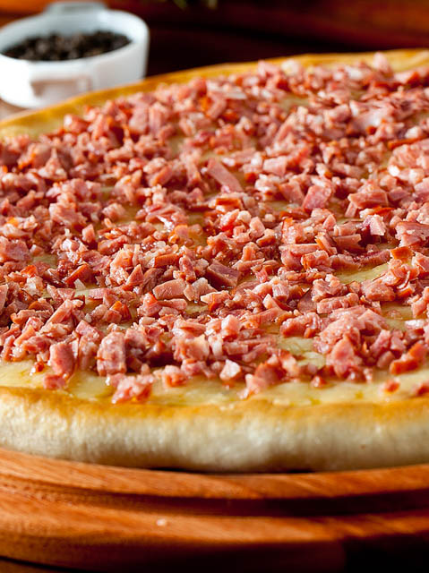 Pizza de Presunto com Tomate