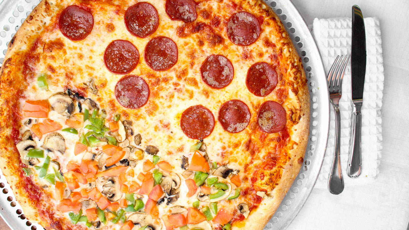 Large Pizza, 18 Wings, Potato Wedges, 1 Dip