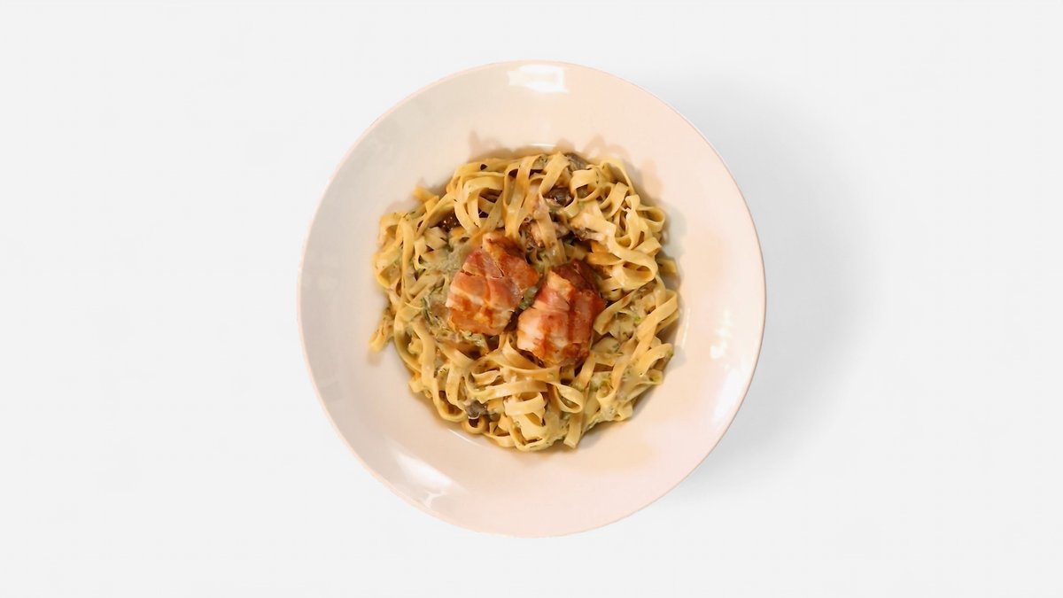 Hríbovo-cuketové tagliatelle s bravčovou panenkou