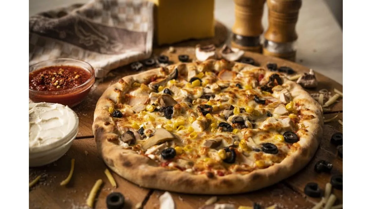 Meniu (Pizza mica, Sos, Desert si Suc)