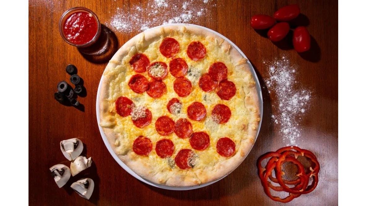 Pizza Quattro Formaggi e salami picante