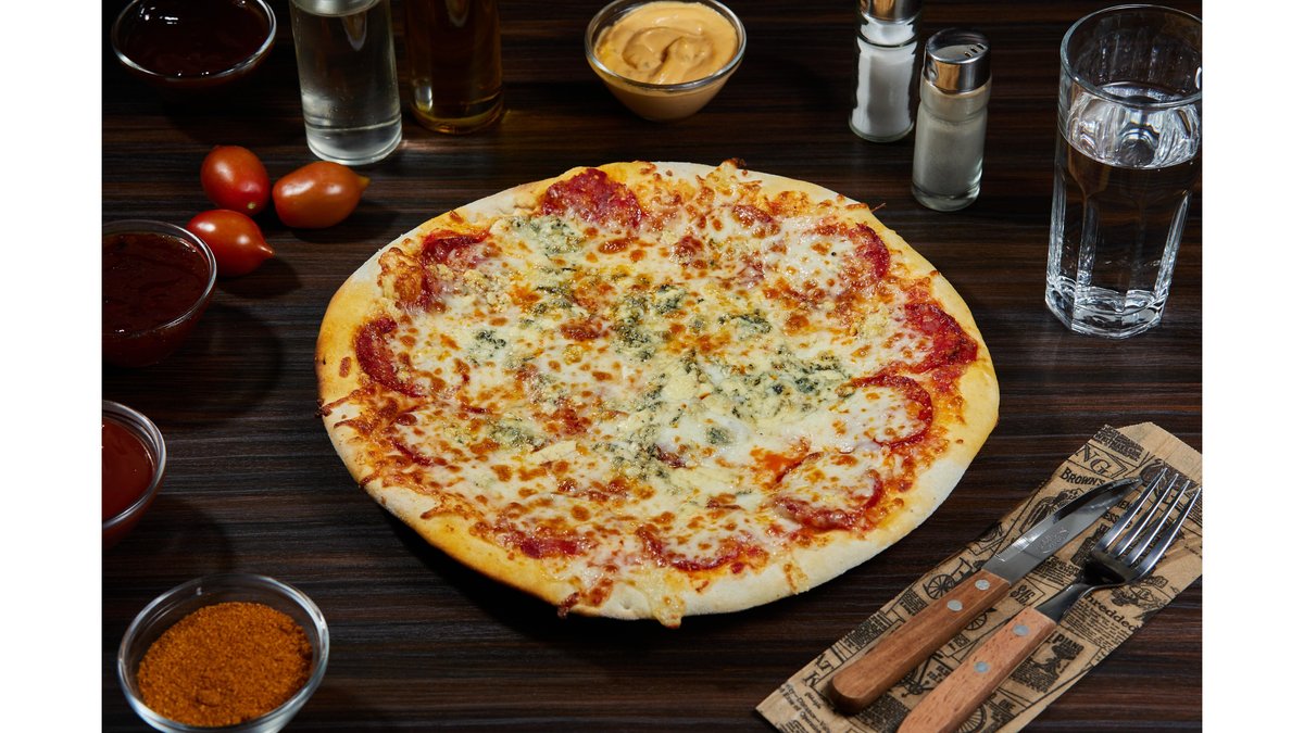 Pizza salami e gorgonzola