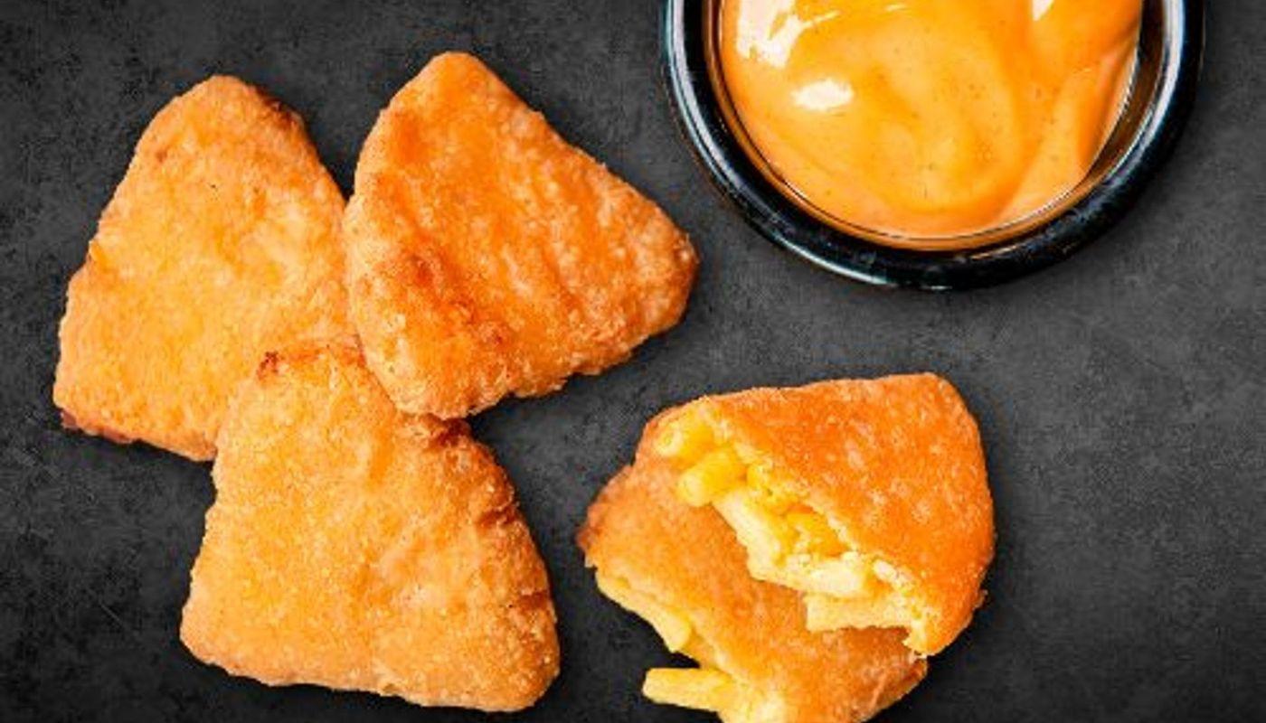 Bouchées Mac and Cheese / Mac and Cheese Bites (include a cup of sauce)