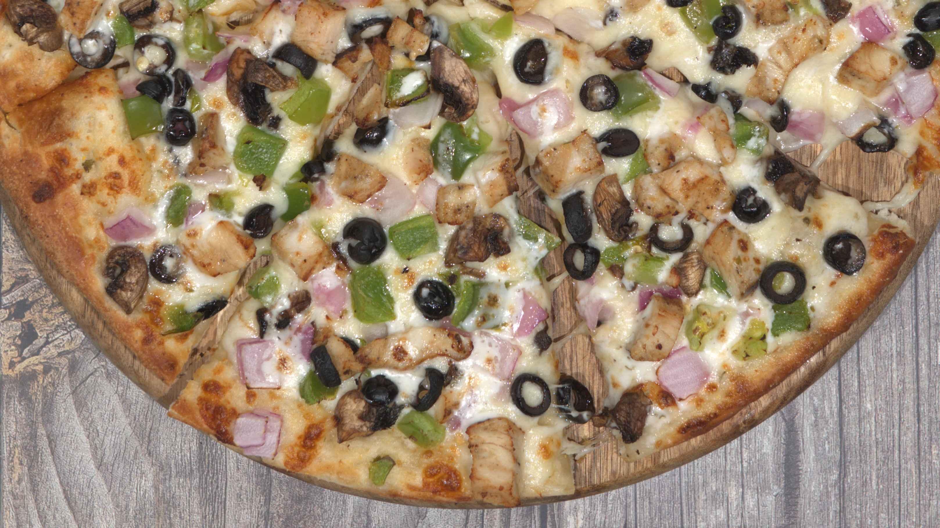 Bombay Garlic Chicken Pizza Twist