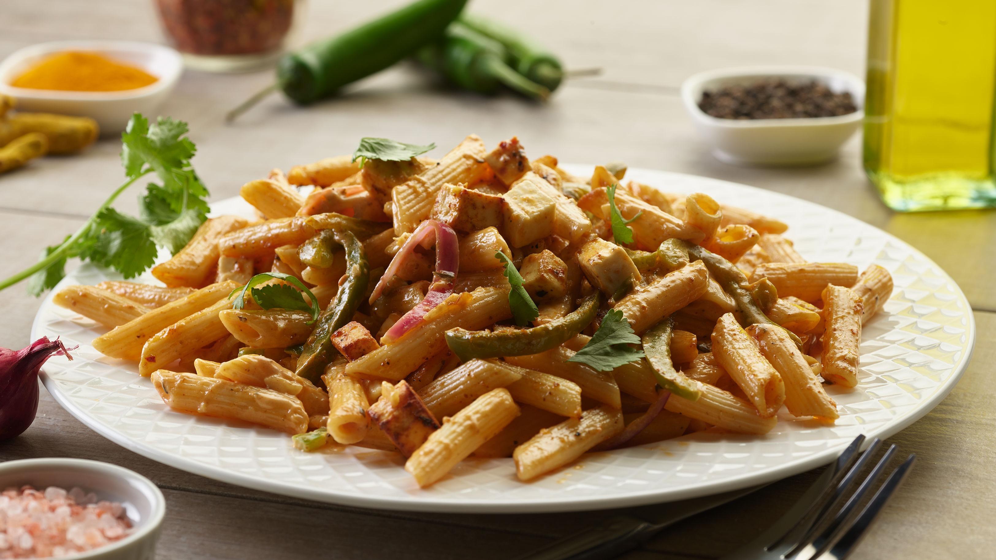Halal Achari Chicken Pizza Twist