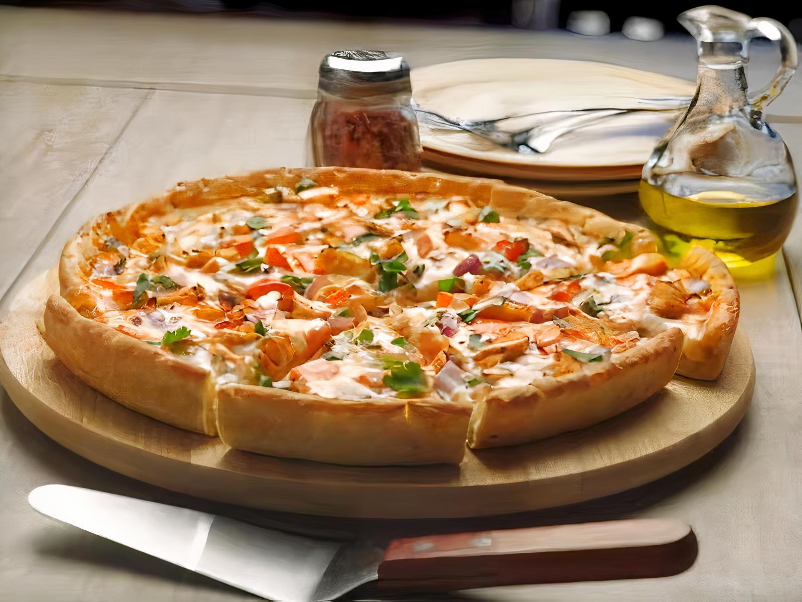 Halal Butter Chicken Pizza Twist