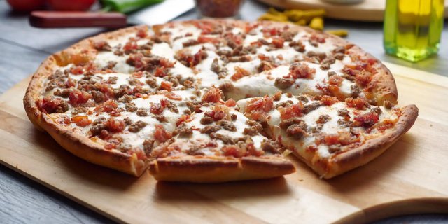 Cheeseburger Naan Pizza