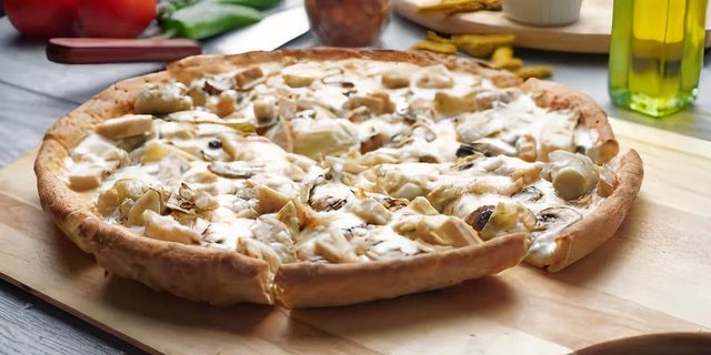 Chicken Delight Naan Pizza