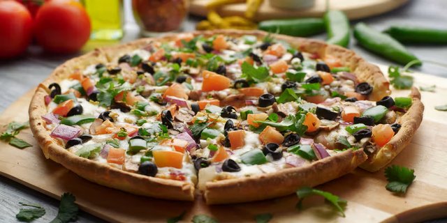 Indian Garlic Chicken Naan Pizza