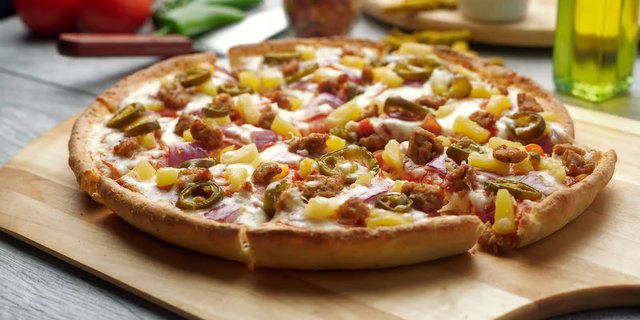 Latino-Style Naan Pizza