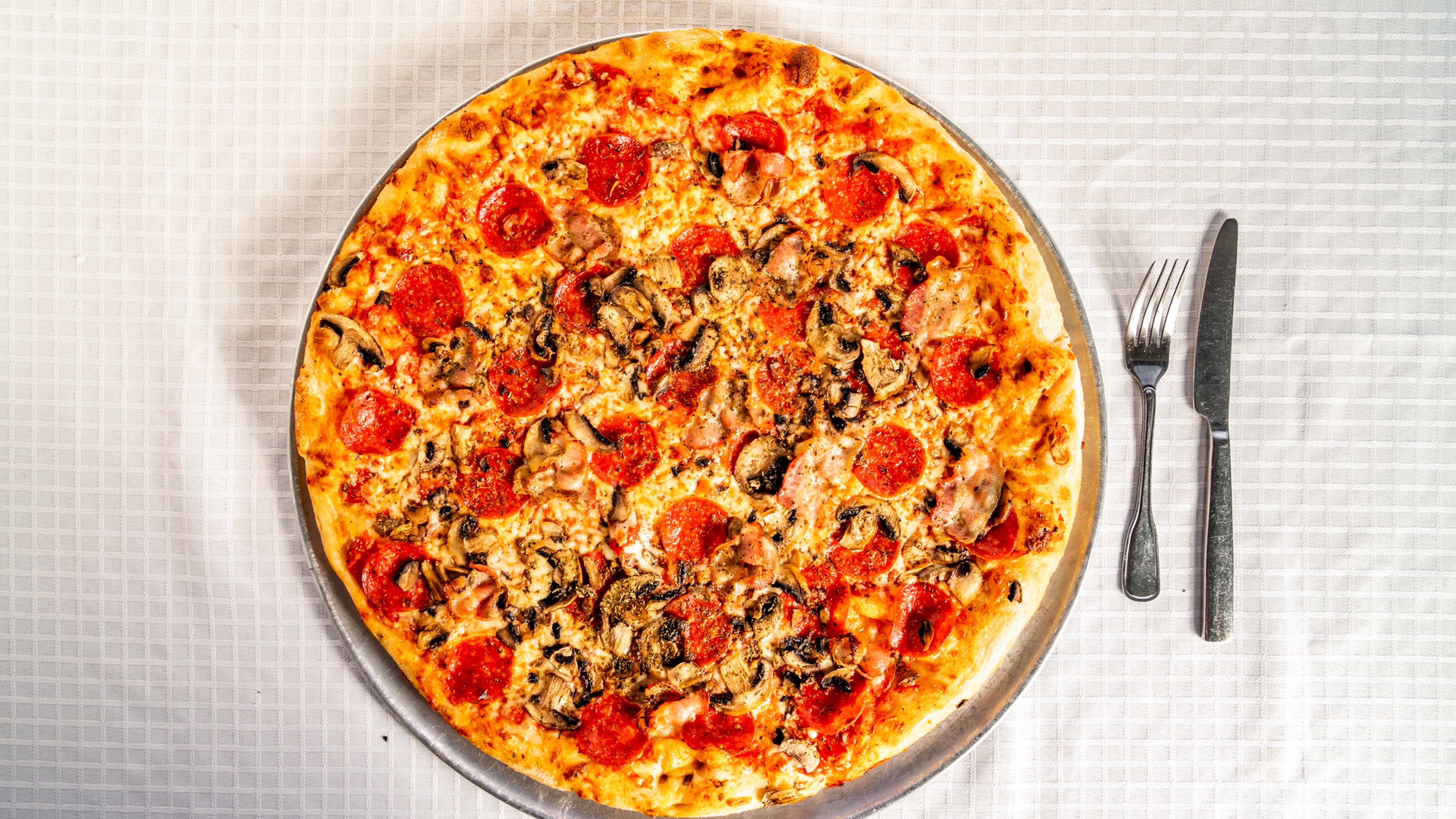 Gianni Ola Pizza (Medium (8 Slices))