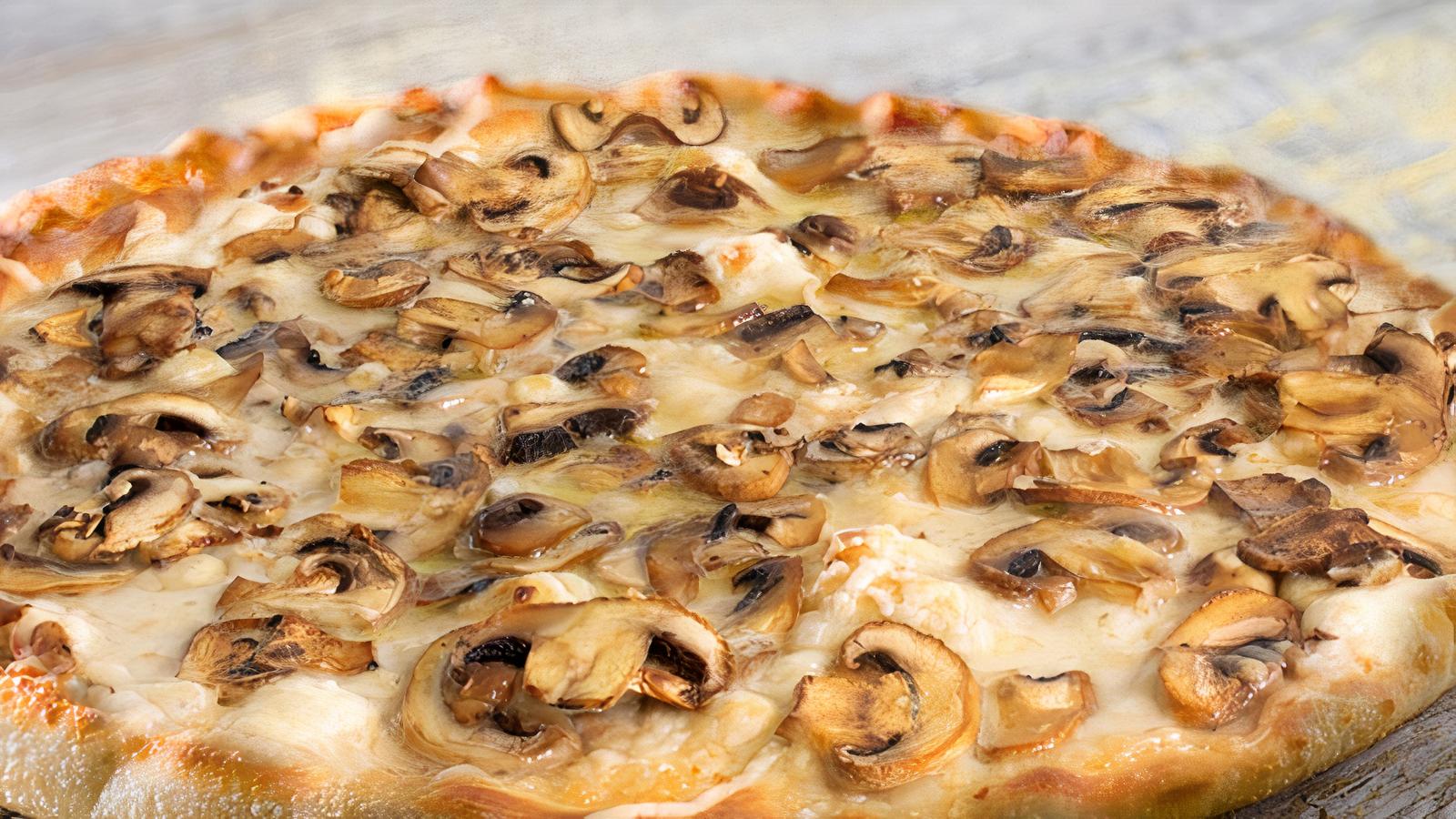 Super Funghi Pizza (Large (8-10 Slices))