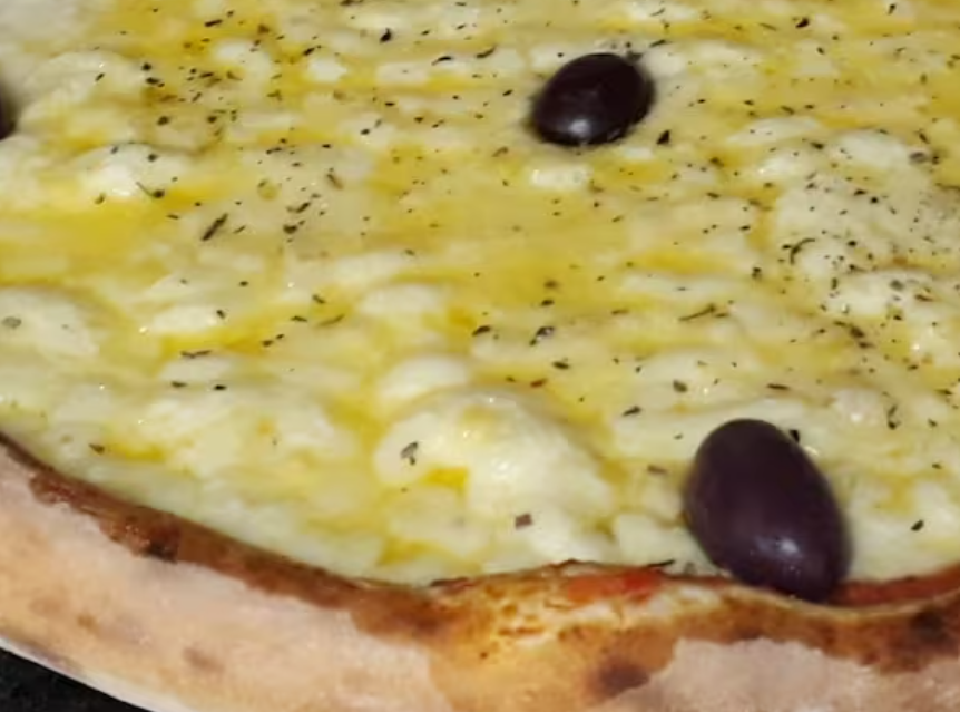 Pizza Broto 4 Queijos (4 Pedaços) - Até 50% Off