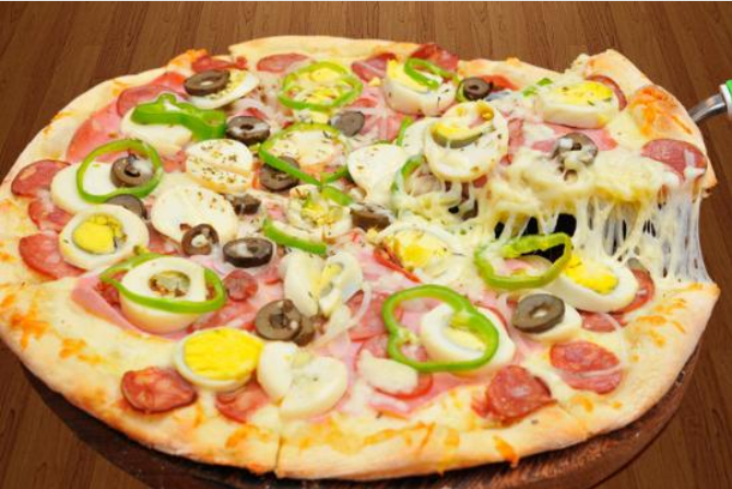 Uma Pizza Meio a Meio Grande 6 Fatias