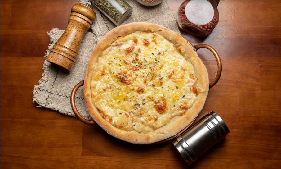Pizza De Quatro Queijos