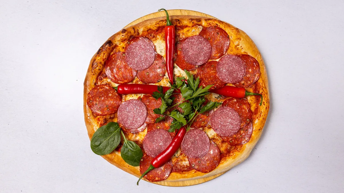 Salami pizza
