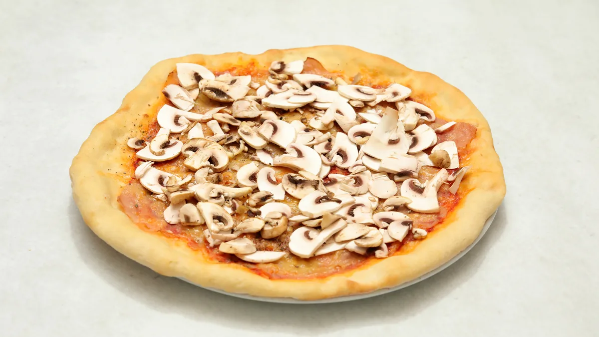 Capricciosa Pizza + Coca-Cola 0,33 l gratis