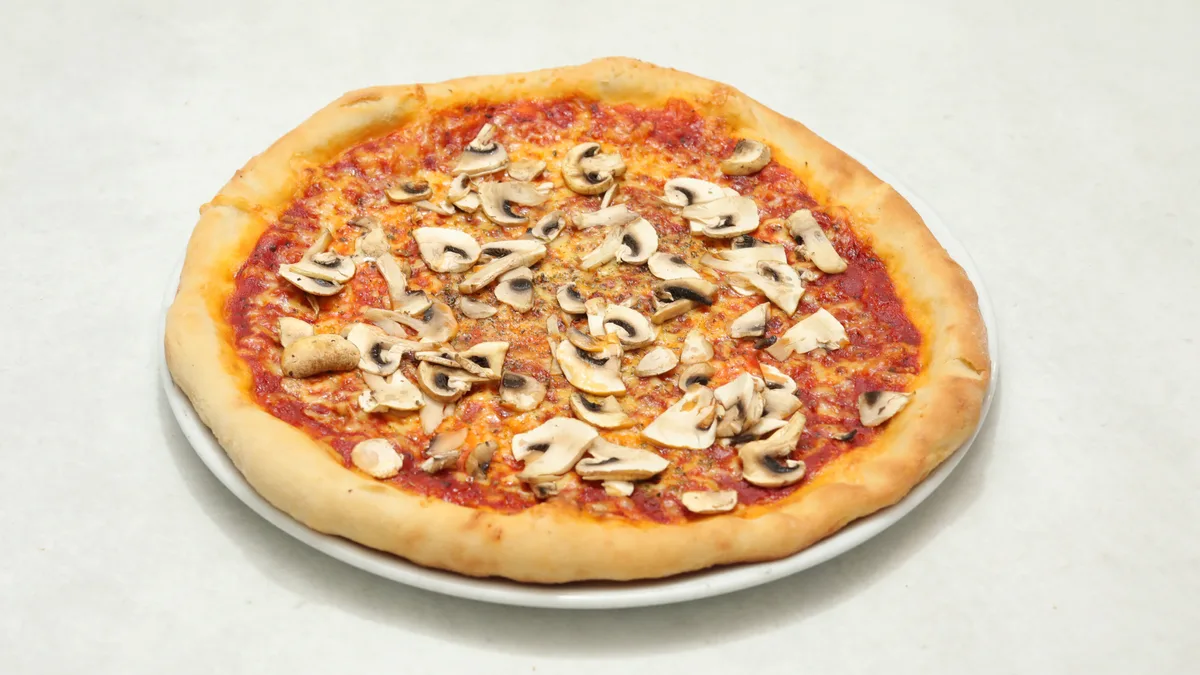 Funghi Pizza + Coca-Cola 0,33 l gratis