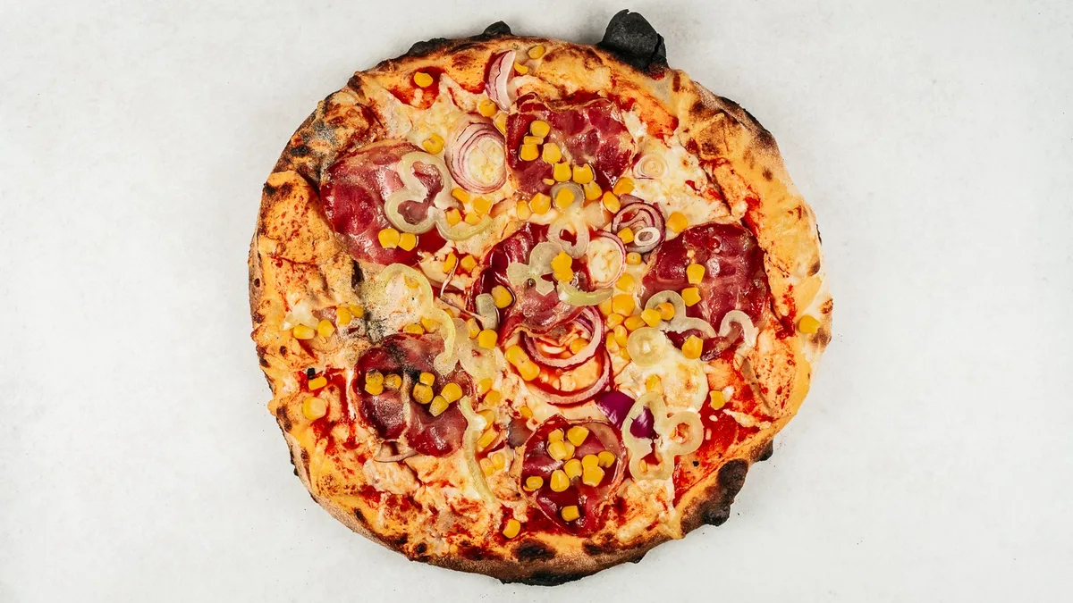 Pizza Como + besplatno piće
