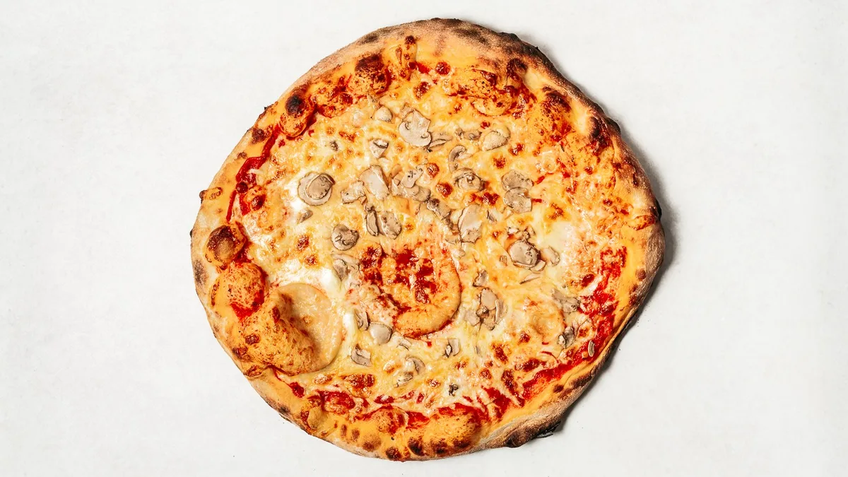 Pizza Funghi + besplatno piće