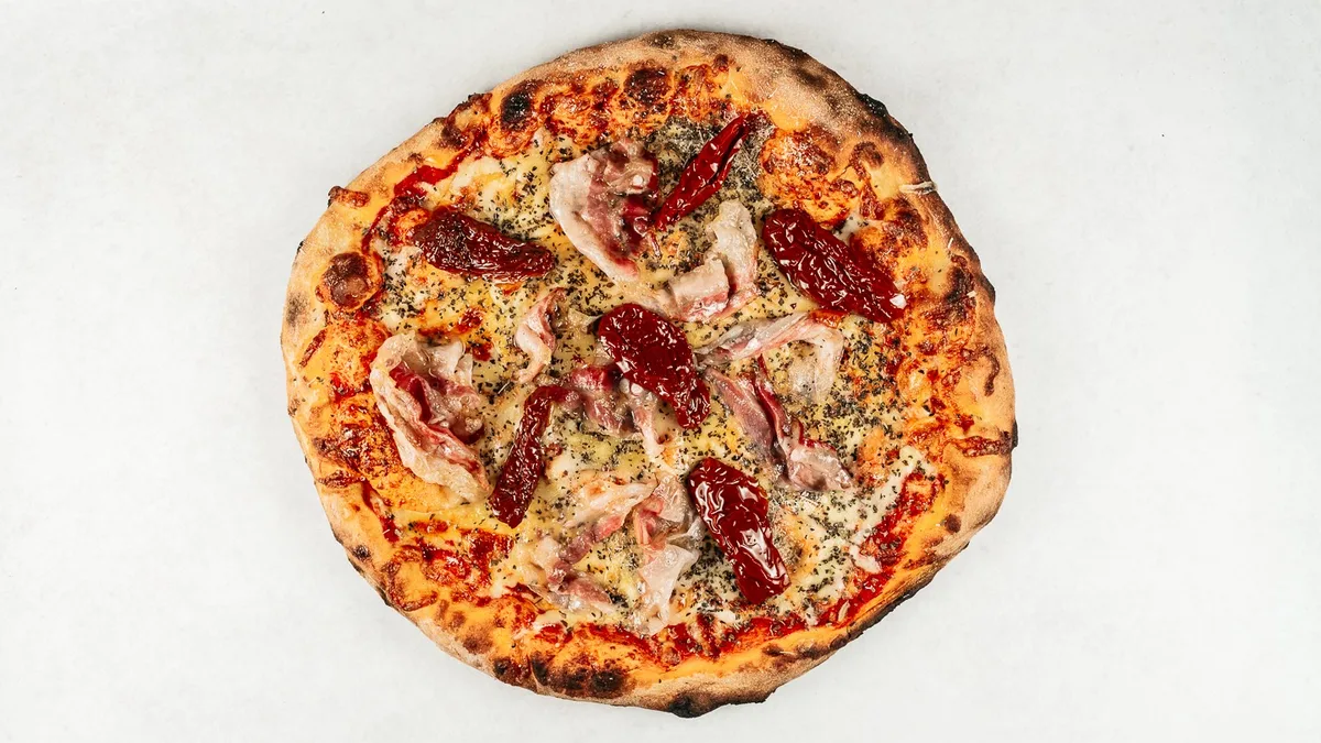 Pizza Napoli + besplatno piće