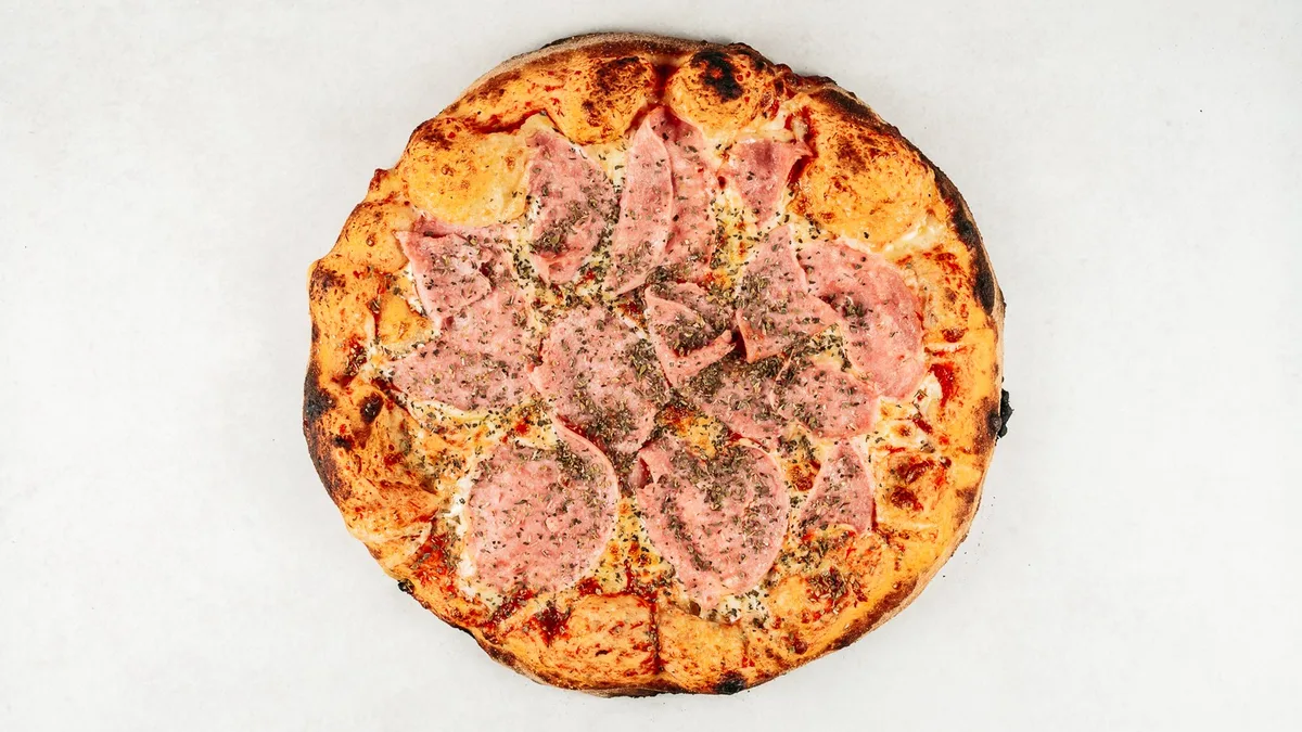 Pizza Vesuvio + besplatno piće