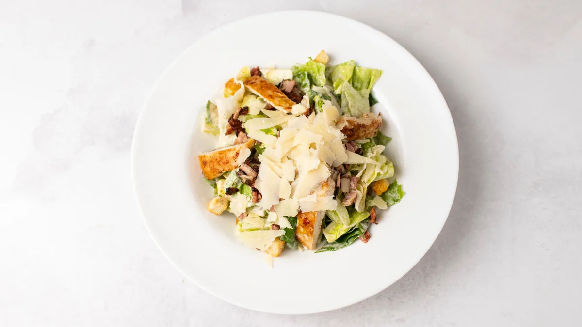 Caesar con pollo