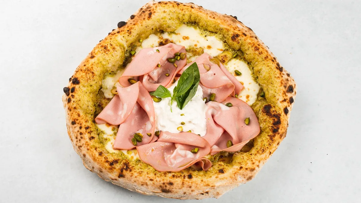 Pizza Mortadella e Pistacchio
