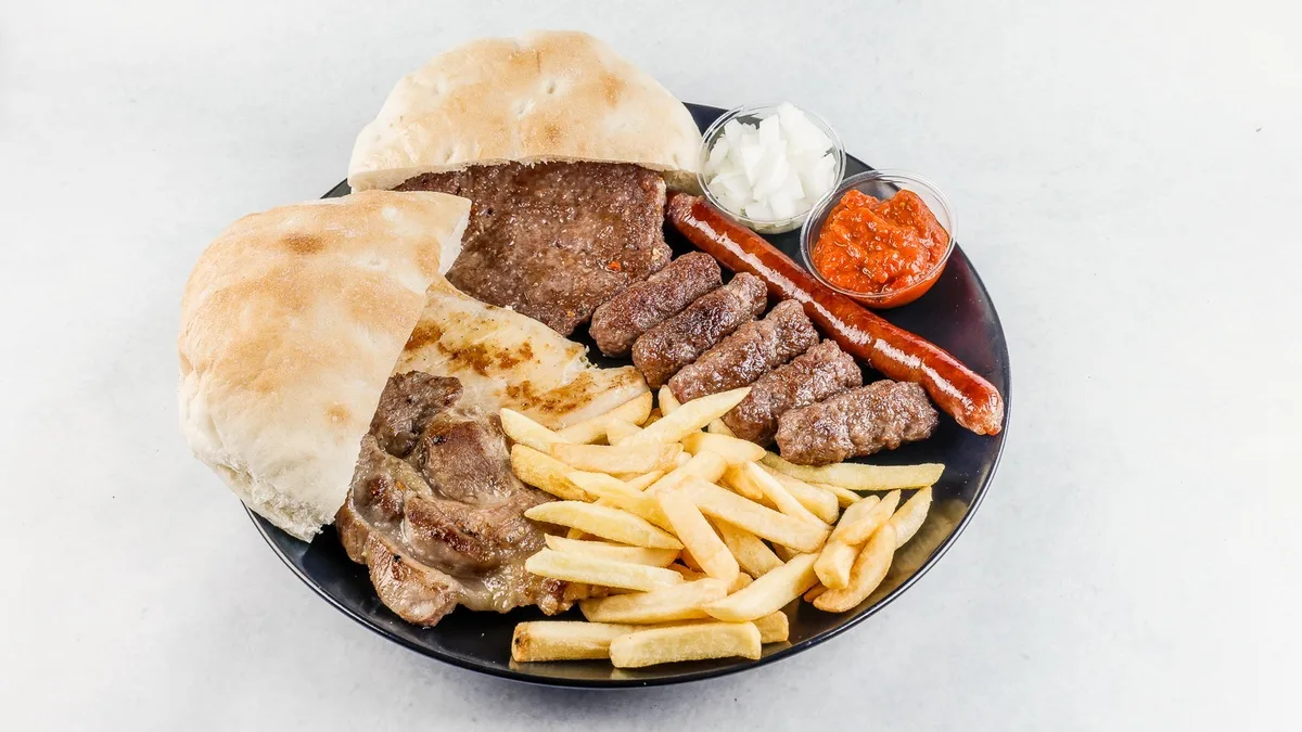 Miješano meso s prilogom