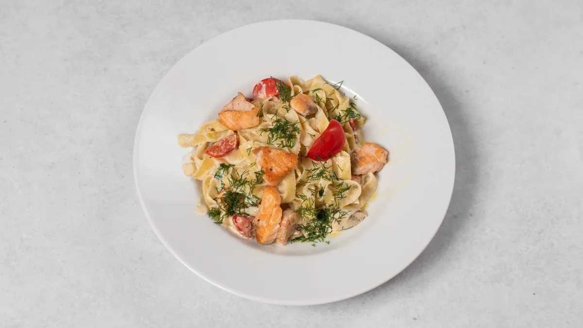 TAGLIATELLE S ČERSTVÝM LOSOSEM