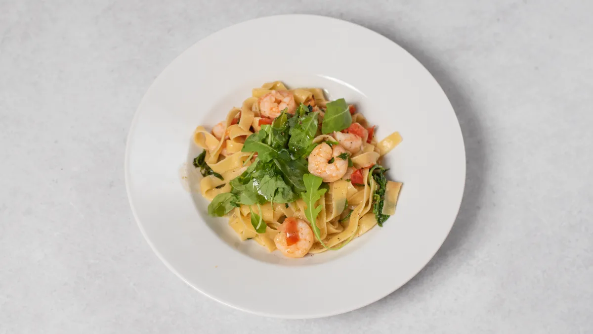 TAGLIATELLE S RUKOLOU A KREVETAMI