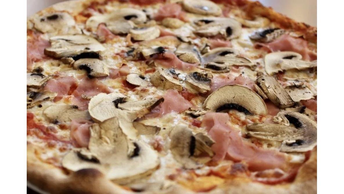 Pizza Prosciutto e Funghi