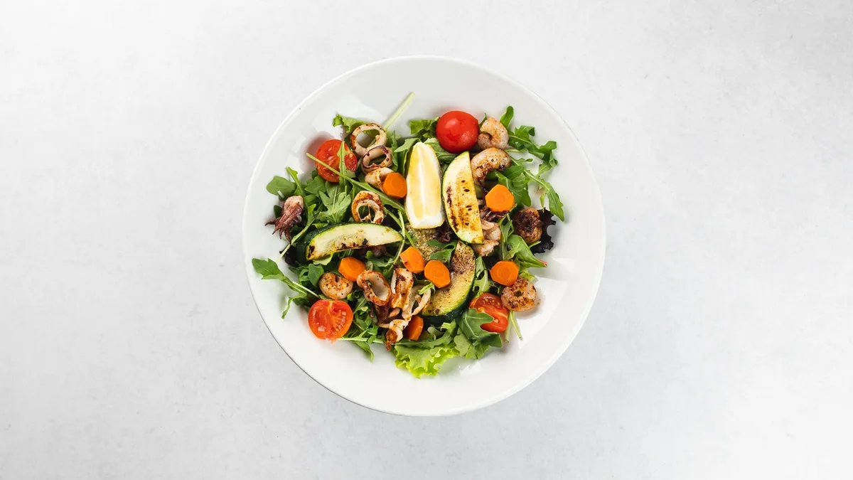 Salata plodovi mora toplo-hladna