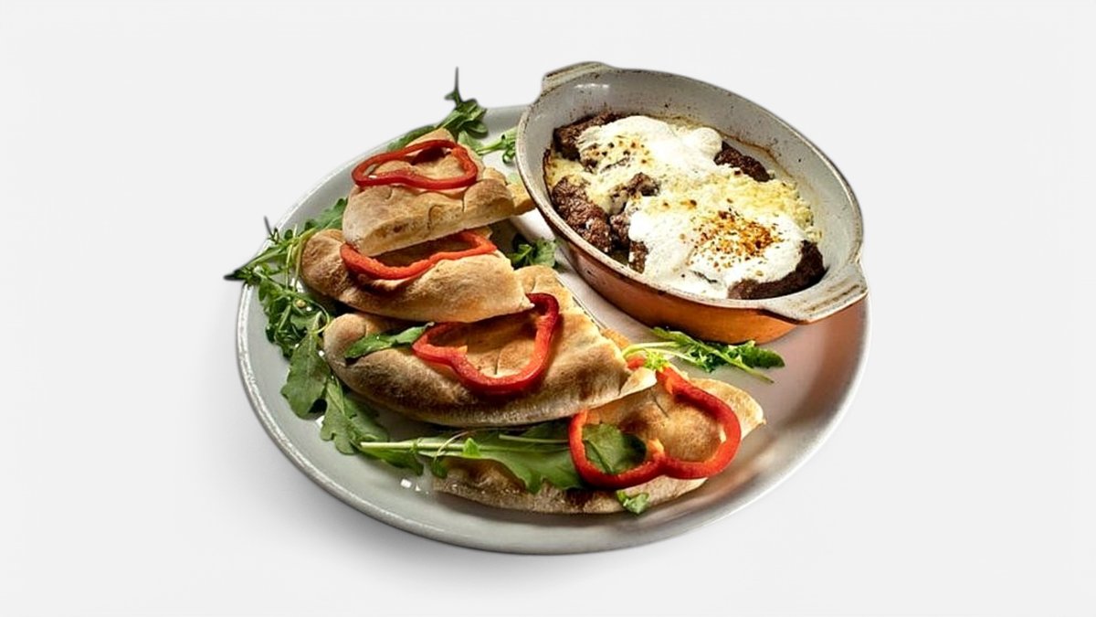 Zapečeni ćevapi u kajmaku